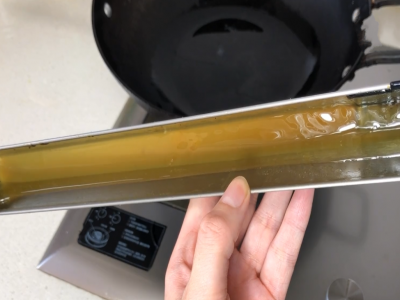 油煙機(jī)留下的廢油，別扔掉了，留下省錢又實用，越早清楚越受益